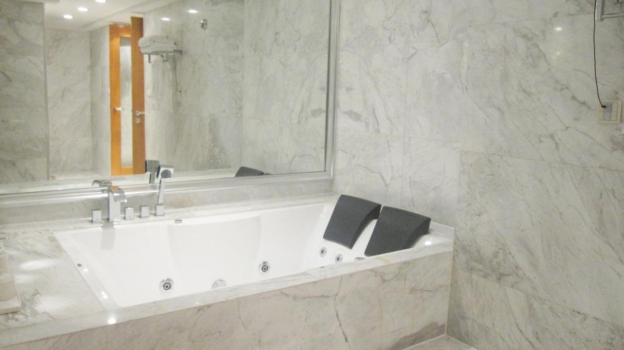 Glarun Jinling Hotel Нанкін Екстер'єр фото