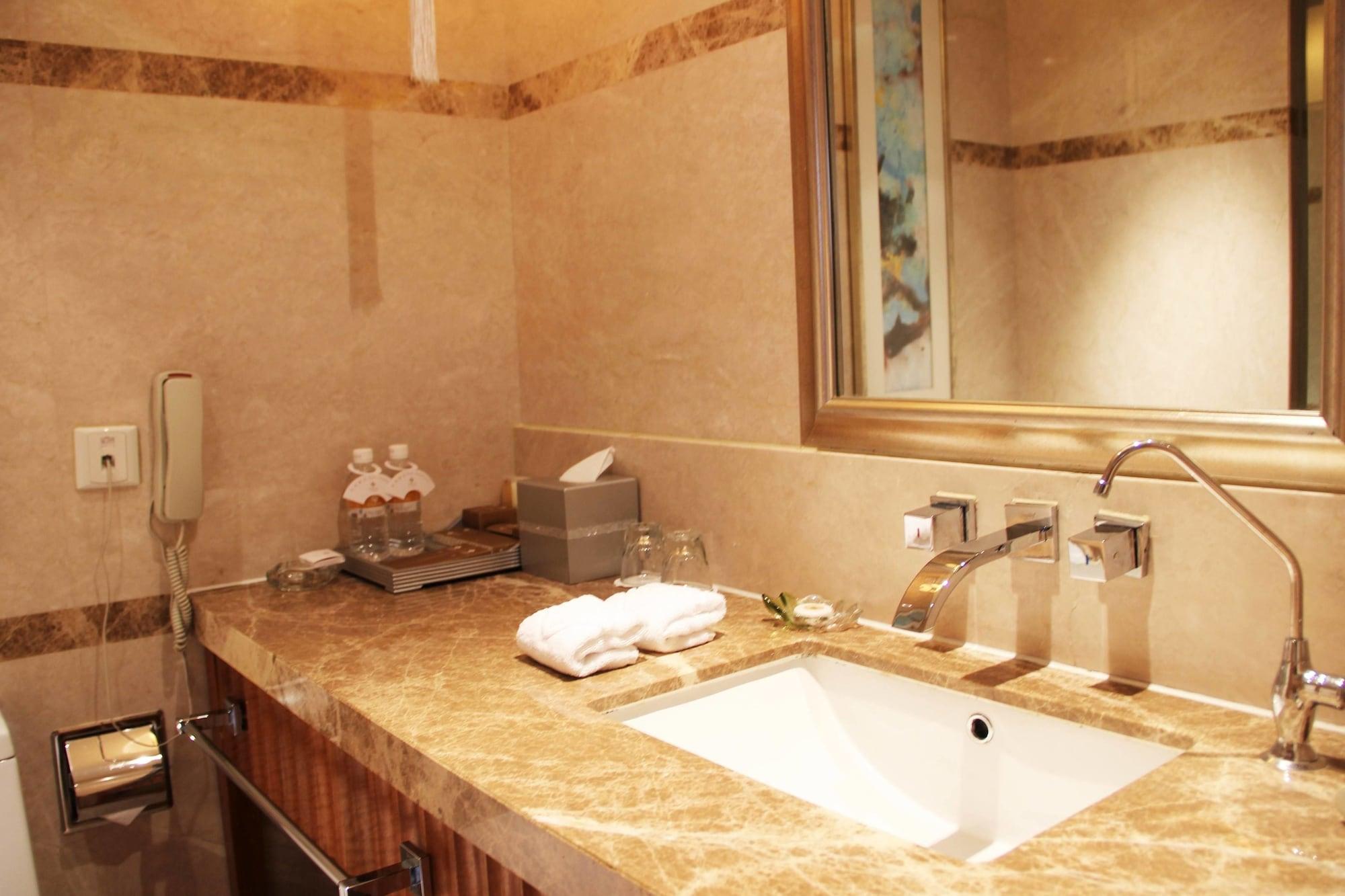Glarun Jinling Hotel Нанкін Екстер'єр фото