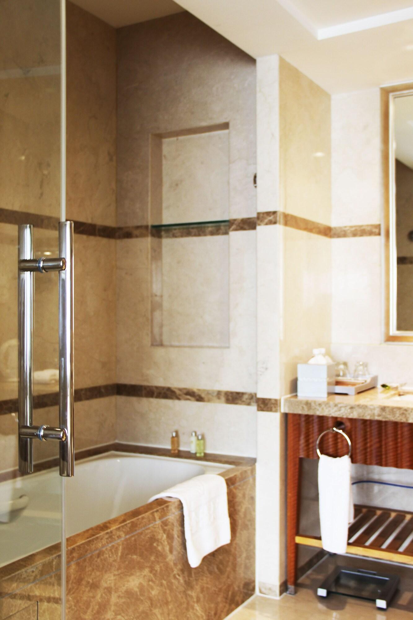 Glarun Jinling Hotel Нанкін Екстер'єр фото