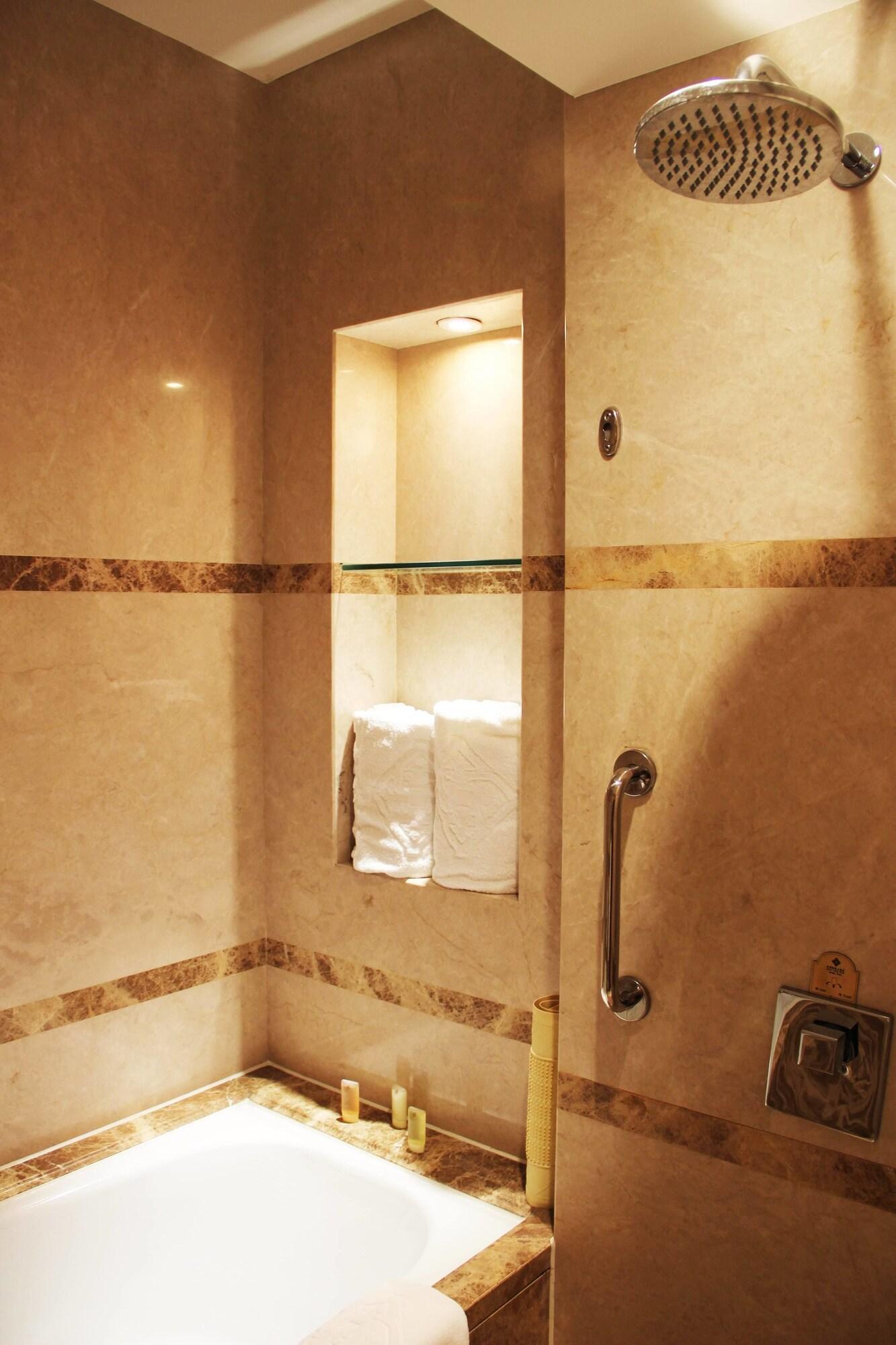 Glarun Jinling Hotel Нанкін Екстер'єр фото